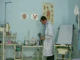 Ξανθός/ιά έφηβος/η kristyna γυναικολόγους εξέταση στο πονηρό gynoclinic
