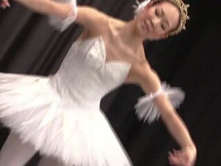 Ballet kolgotki torn start during lesson