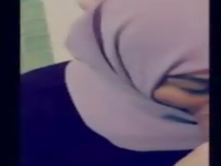 Hijab zuigen