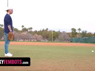 Adulto película muñeca en traviesa béisbol uniforme verónica iglesia consigue follada por joven semental - extraño fembots