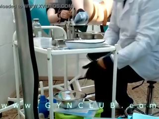 Orgasme sur gynécologue chaise