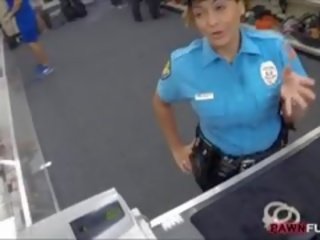 Miláčik zabezpečenia dôstojník fucked podľa pawnkeeper na the záložňa