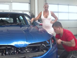 RIM4K. Well-rounded hottie tastes asshole of tired car mechanic