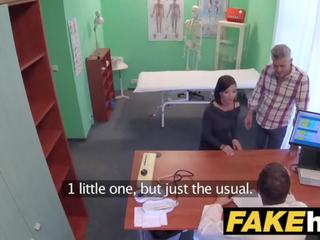 Võltsitud haigla tšehhi arst cum üle pööratud edasi petmine wifes tihke tussu