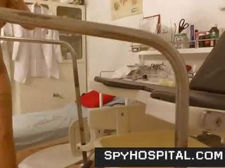 Fabulous aýaklar high kabluklar ýaşlar went to gynecologist hidden kamera clip