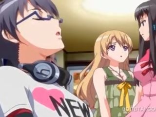 Si rambut perang berpayu dara besar 3d anime menunjukkan besar payu dara di sekolah