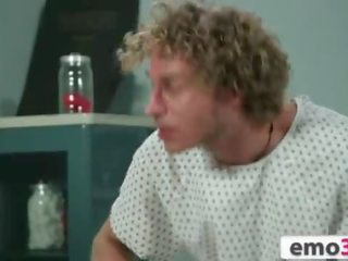 Evil γκοθικ νοσοκόμα necro nicki prescribes βαθιά στο λαιμό τσιμπούκι να αυτήν ασθενής