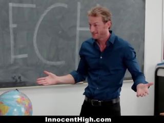Innocenthigh - félénk lány baszik neki speech tanár
