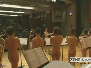 Nudisten japanska av stjärnor i den stark naken orchestra