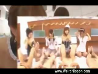 Ιαπωνικό κορίτσια exercising τους μούτρο και στόμα