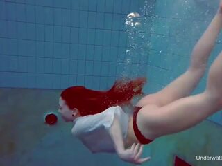 Подводен плуване seductress алис bulbul