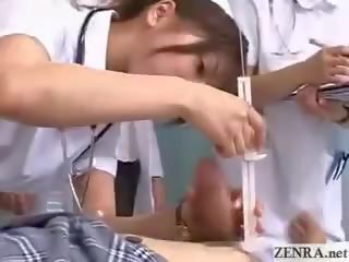 Mamuśka japonia dr. instructs pielęgniarki na proper na ręcznym