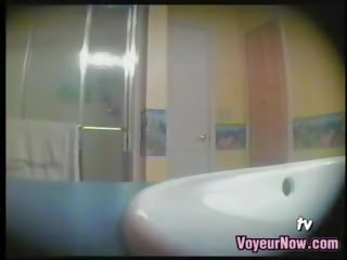 Шпигун камера в в ванна кімната