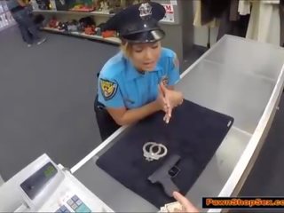 Polisi officer pawns her gunslika & is fucked