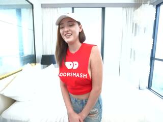 Quien ordered doorsmash? katie kingerie brings su enorme natural tetas para tips