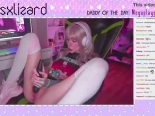 Gamer damsel forgets to turn off Stream and squirt in live