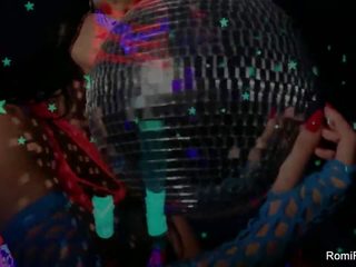 Romi lietus disco kamuolys masturbacija