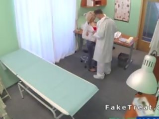 Lekárske študent fucks v falošný nemocnica
